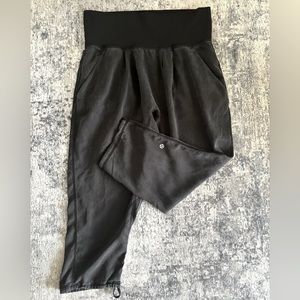 EUC! Lululemon Post Power Crop, washed black, size 6, hard to find!!